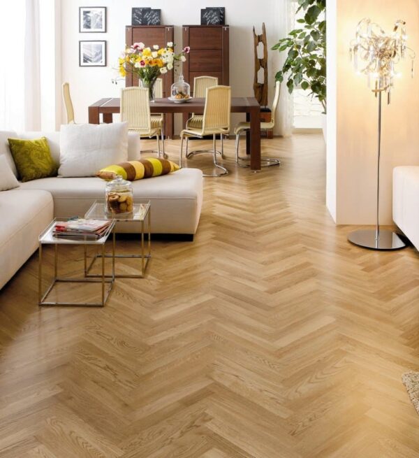 537906 Sildebensparket Eg Trend Mat Lak. Viser farve og gulv. Lys eg